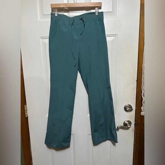 Nu Dimension Stretch Scrub Set – Pea Green Jacket (S) & Pants (S) – EUC - Picture 5 of 8